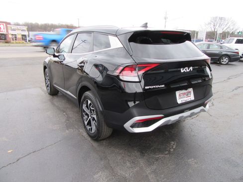 Used 2025 Kia Sportage EX image 8