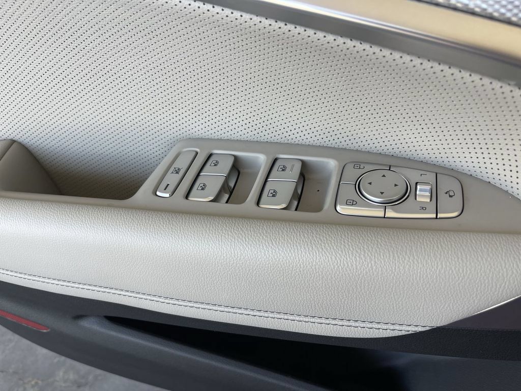 Used 2022 Genesis G70 2.0T w/ Prestige Package RWD image 23
