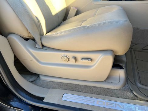 Used 2013 GMC Yukon XL Denali image 23