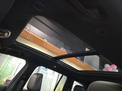 Used 2025 Jeep Grand Cherokee Limited w/ Luxury Tech Group II image 22