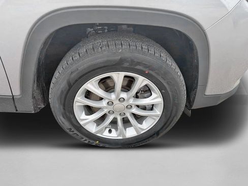 Used 2020 Jeep Cherokee Latitude AWD/4WD image 32