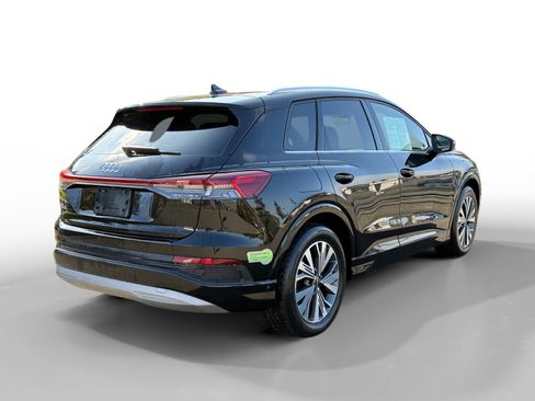 Used 2023 Audi Q4 e-tron Premium Plus w/ Premium Plus image 5