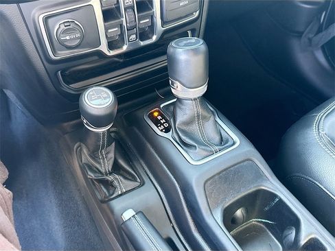 Used 2022 Jeep Wrangler Unlimited Sahara image 18