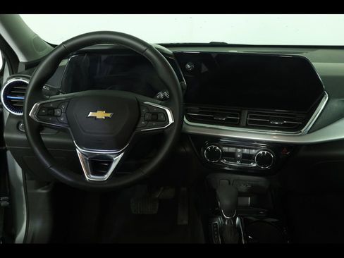 Used 2024 Chevrolet Trax LT w/ Driver Confidence Package FWD image 15