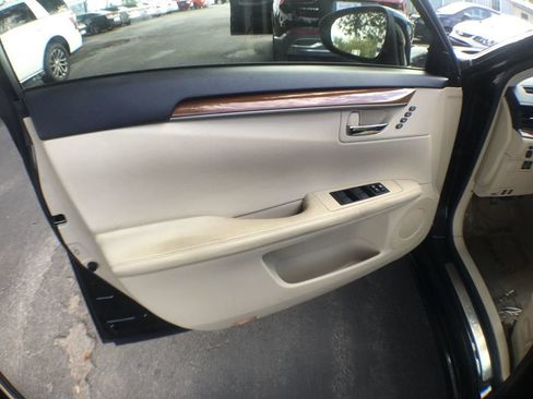 Used 2013 Lexus ES 300h w/ Luxury Pkg FWD image 12