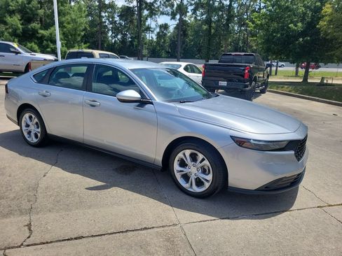 Used 2025 Honda Accord LX image 11