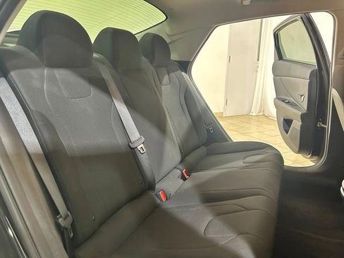 Used 2023 Hyundai Elantra SE FWD image 15