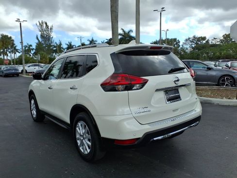 Certified 2020 Nissan Rogue SV image 4
