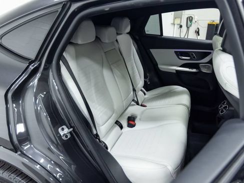 Used 2024 Mercedes-Benz GLC 300 4MATIC image 23
