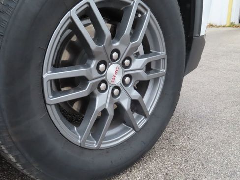 Used 2025 GMC Acadia Elevation image 11