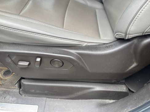 Used 2022 GMC Yukon SLT w/ SLT Premium Package AWD/4WD image 14