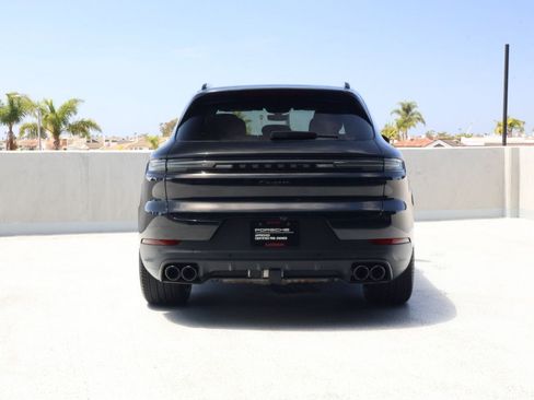 Certified 2024 Porsche Cayenne AWD/4WD image 10