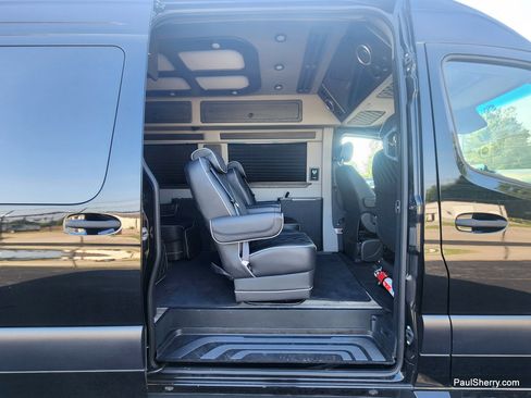 Used 2024 Mercedes-Benz Sprinter 3500 image 38