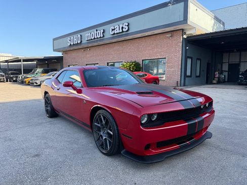 Used 2018 Dodge Challenger R/T Scat Pack w/ Leather Interior Group RWD image 3