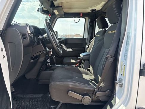 Used 2015 Jeep Wrangler Unlimited Sahara w/ Max Tow Package AWD/4WD image 10