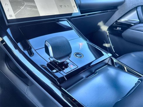 Used 2025 Land Rover Range Rover Sport image 27