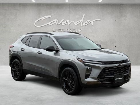 Certified 2025 Chevrolet Trax ACTIV image 2