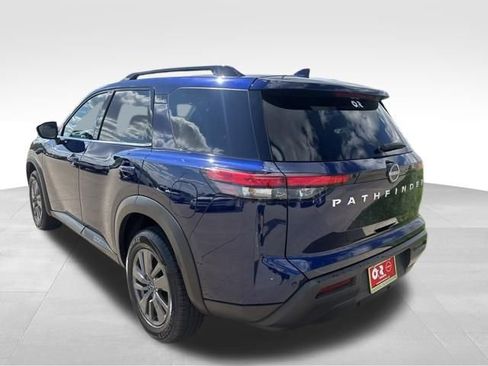 Used 2025 Nissan Pathfinder SV FWD image 4