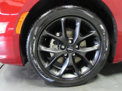 Used 2025 Chrysler Pacifica Limited FWD image 9