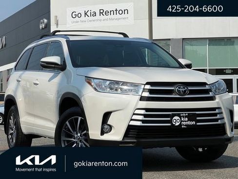 Used 2017 Toyota Highlander XLE w/ Carpet Mat Package AWD/4WD image 1