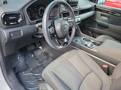 Certified 2025 Honda Pilot Sport image 19