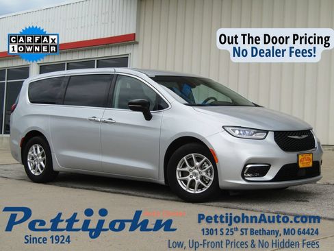 Used 2024 Chrysler Pacifica Touring-L FWD image 1
