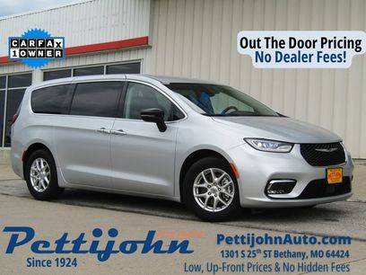 Used 2024 Chrysler Pacifica Touring-L