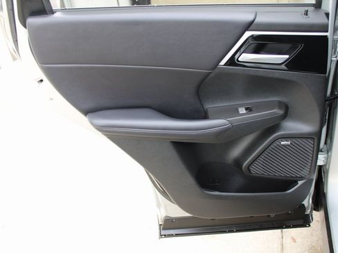 Used 2025 Mitsubishi Outlander SE image 21