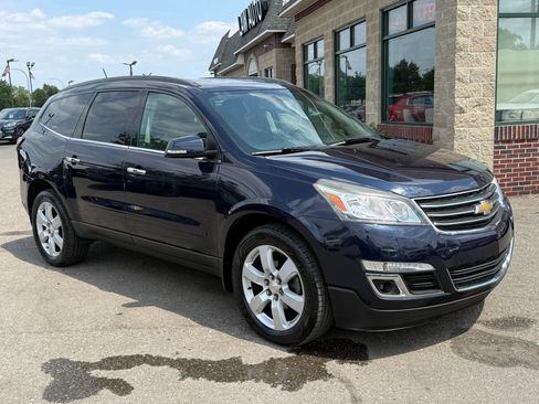 Used 2017 Chevrolet Traverse LT w/ Style and Technology Package AWD/4WD image 3