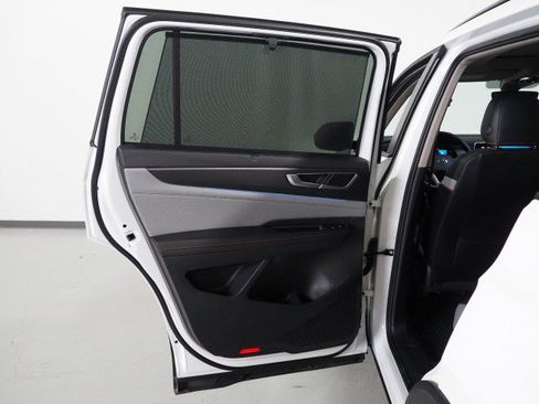 Used 2025 Volkswagen Atlas Peak Edition image 53