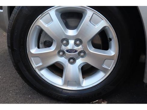 Used 2006 Ford Freestyle SEL FWD image 17