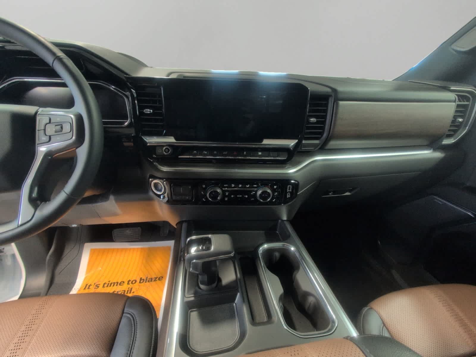 Used 2025 Chevrolet Silverado 1500 High Country w/ Technology Package AWD/4WD image 11