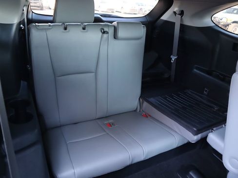 Used 2024 Toyota Highlander Limited image 22