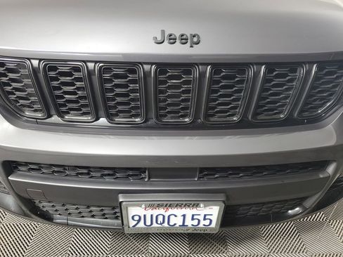 Used 2025 Jeep Grand Cherokee L Altitude image 10