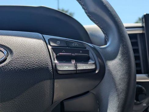 Used 2025 Hyundai Venue SEL FWD image 23