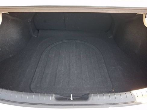 Used 2025 Hyundai Elantra Limited FWD image 30