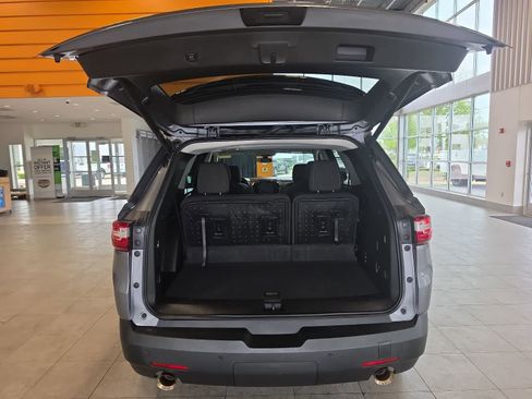 Used 2021 Chevrolet Traverse LT FWD image 30