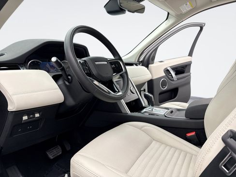 Used 2023 Land Rover Discovery Sport SE image 10