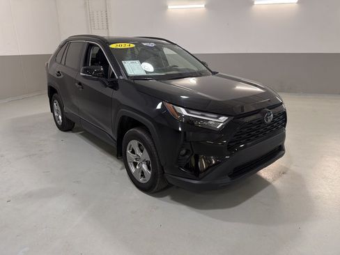 Used 2024 Toyota RAV4 XLE w/ Convenience Package FWD image 4