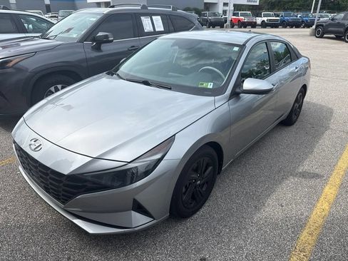 Used 2022 Hyundai Elantra SEL w/ Convenience Package FWD image 1