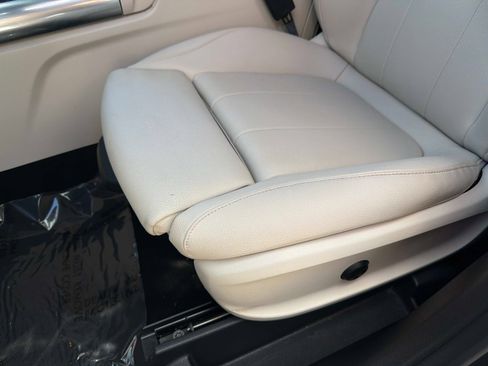 Used 2025 Mercedes-Benz GLA 250 4MATIC image 34