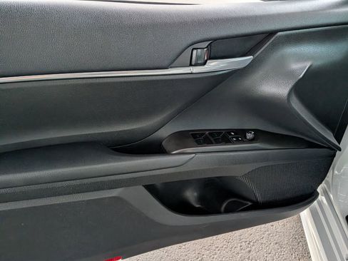 Used 2024 Toyota Camry SE image 8