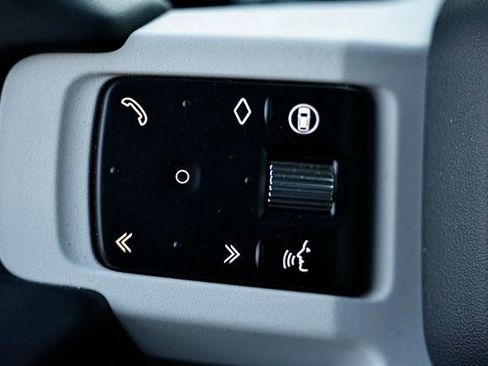 New 2026 Land Rover Defender 110 S image 39