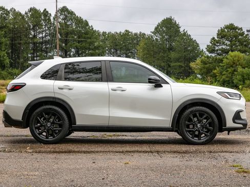 Used 2023 Honda HR-V Sport image 5