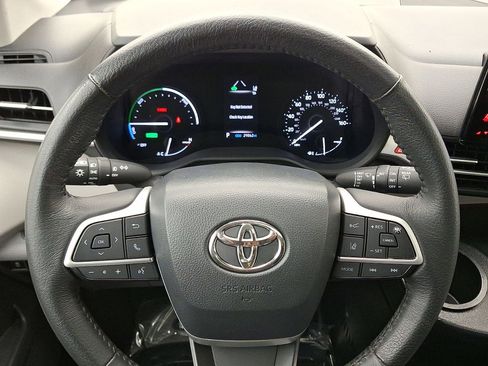 Used 2022 Toyota Sienna XLE FWD image 22