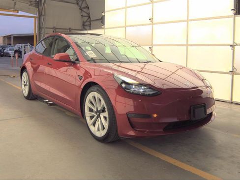 Used 2023 Tesla Model 3 Standard Range image 1