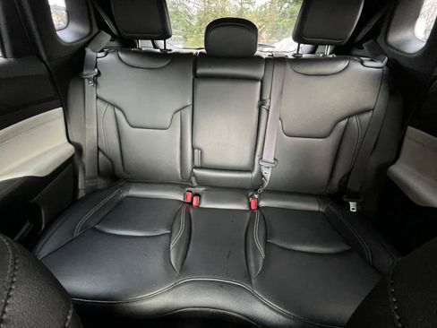 Used 2025 Jeep Compass Limited image 39