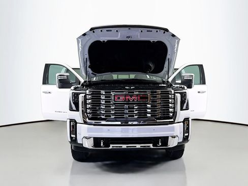 Used 2025 GMC Sierra 3500 Denali w/ Technology Package AWD/4WD image 25