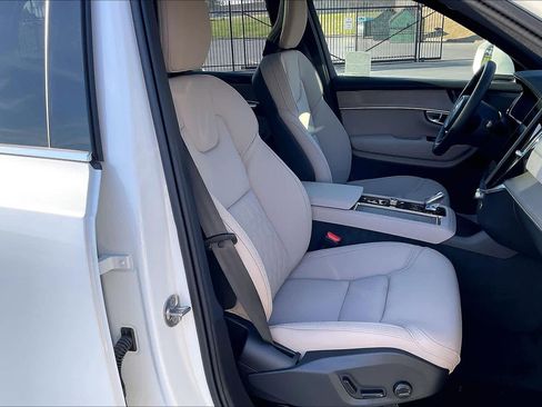 New 2026 Volvo XC90 T8 Plus w/ Protection Package Premier image 32