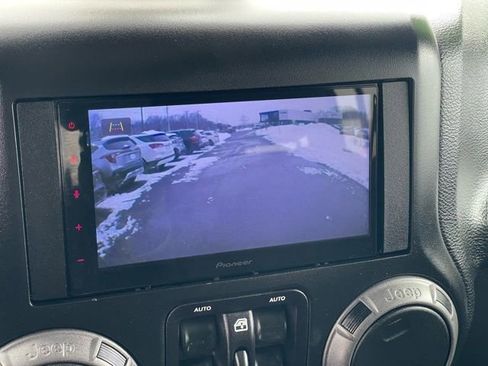 Used 2018 Jeep Wrangler Unlimited Sport image 19